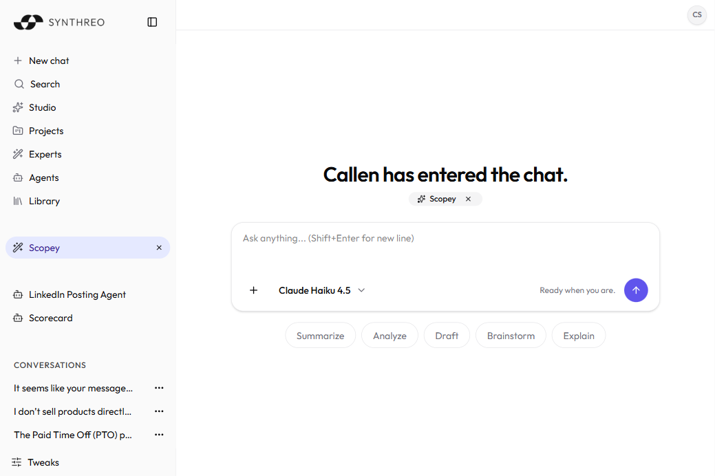 ThreoAI Expert conversation with the Expert name and icon at the top and prompt starters above the message input